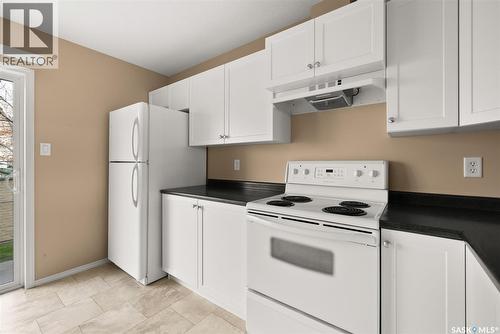 2750 Cranbourn Crescent, Regina, SK - Indoor Photo Showing Kitchen