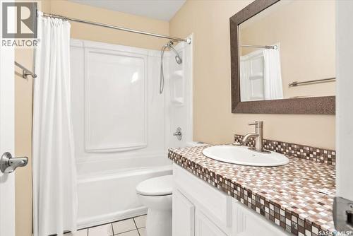 50 Lowry Place, Regina, SK - Indoor Photo Showing Bathroom
