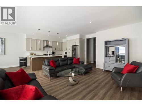 2363 Hawks Boulevard, West Kelowna, BC - Indoor Photo Showing Living Room