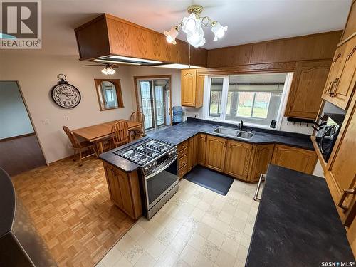220 1St Street W, Ponteix, SK - Indoor
