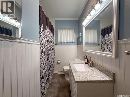 220 1St Street W, Ponteix, SK - Indoor Photo Showing Bathroom