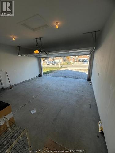 1178 Aspen Ridge Crescent Unit# Upper, Lakeshore, ON - Indoor Photo Showing Garage
