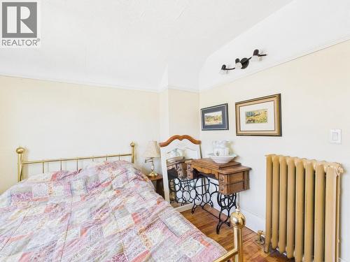 555 School Avenue, Oliver, BC - Indoor Photo Showing Bedroom