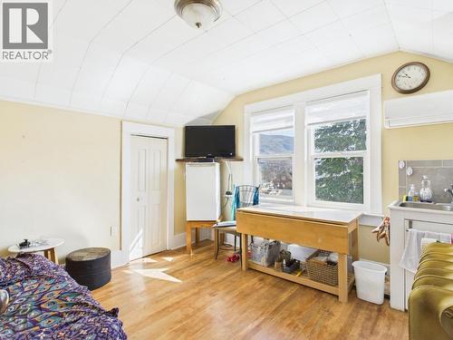 555 School Avenue, Oliver, BC - Indoor Photo Showing Bedroom