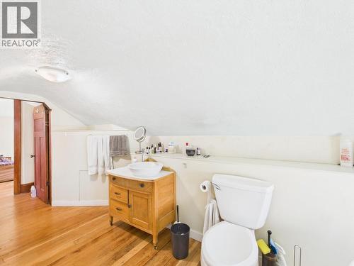 555 School Avenue, Oliver, BC - Indoor