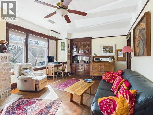 555 School Avenue, Oliver, BC - Indoor Photo Showing Living Room