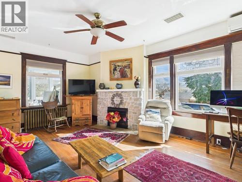 555 School Avenue, Oliver, BC - Indoor Photo Showing Living Room With Fireplace