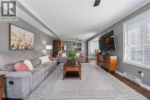 1520 Venetian Boulevard Unit# M101, Point Edward, ON - Indoor Photo Showing Living Room