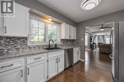 1520 Venetian Boulevard Unit# M101, Point Edward, ON - Indoor Photo Showing Kitchen With Upgraded Kitchen