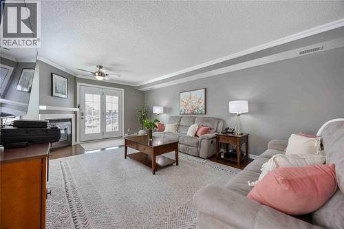 1520 Venetian Boulevard Unit# M101, Point Edward, ON - Indoor Photo Showing Living Room