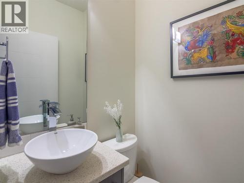 300 Drysdale Boulevard Unit# 17, Kelowna, BC - Indoor Photo Showing Bathroom