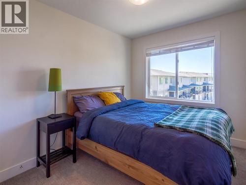 300 Drysdale Boulevard Unit# 17, Kelowna, BC - Indoor Photo Showing Bedroom