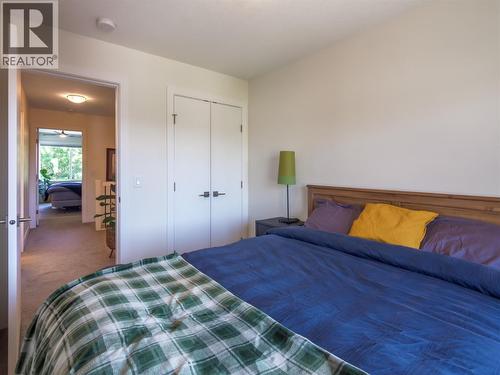 300 Drysdale Boulevard Unit# 17, Kelowna, BC - Indoor Photo Showing Bedroom