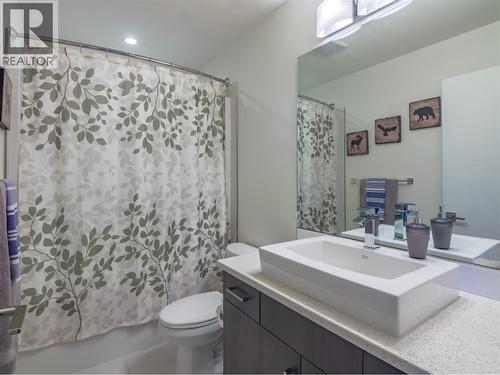 300 Drysdale Boulevard Unit# 17, Kelowna, BC - Indoor Photo Showing Bathroom