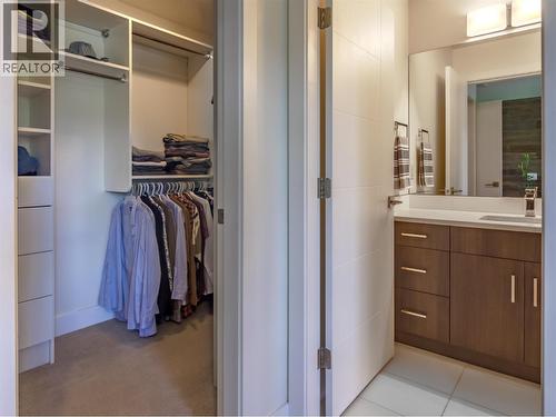 300 Drysdale Boulevard Unit# 17, Kelowna, BC - Indoor Photo Showing Bathroom