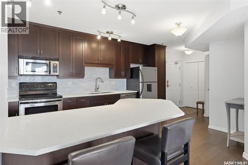 702 902 Spadina Crescent E, Saskatoon, SK - Indoor Photo Showing Kitchen