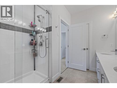 115 Wyndham Crescent Unit# 12, Kelowna, BC - Indoor Photo Showing Bathroom