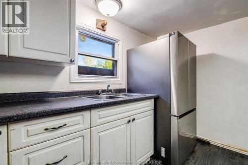 29338 Jane Road Unit# 52, Thamesville, ON - Indoor Photo Showing Kitchen With Double Sink