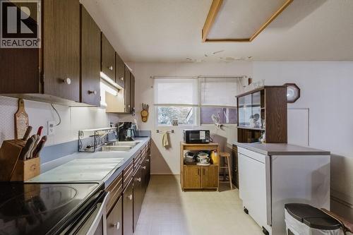 1055 Jasmine Road, Kelowna, BC - Indoor