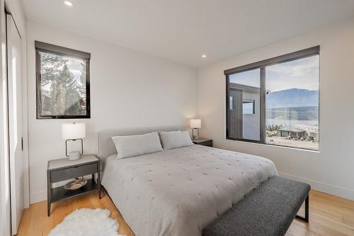 864 Antler Ridge Road, Windermere, BC - Indoor Photo Showing Bedroom