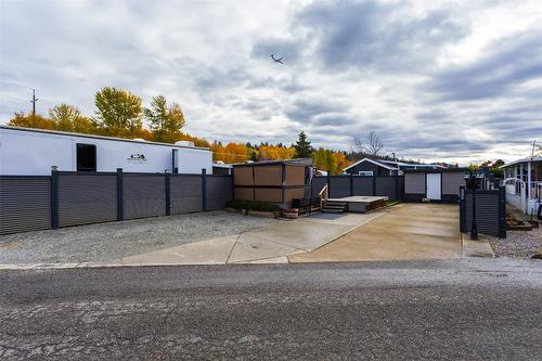 332-415 Commonwealth Road, Kelowna, BC - Outdoor