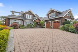 942 Bluffs Dr  Qualicum Beach, BC V9K 0A2