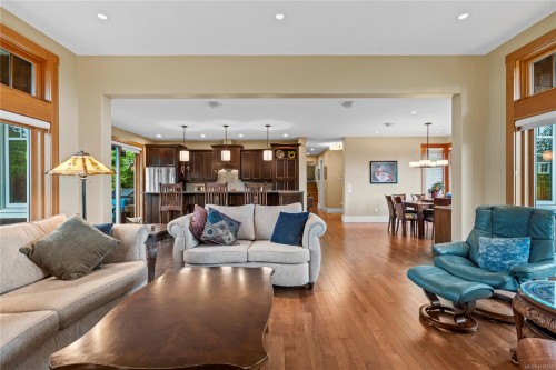 942 Bluffs Dr, Qualicum Beach, BC 