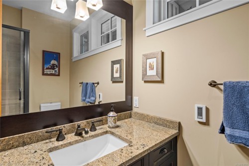 942 Bluffs Dr, Qualicum Beach, BC 