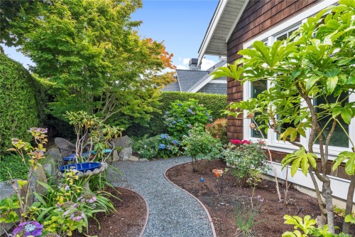 942 Bluffs Dr, Qualicum Beach, BC 