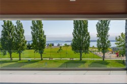 302-9570 Fifth St  Sidney, BC V8L 2W5