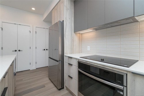 312-3564B Ryder Hesjedal Way, Colwood, BC - Indoor Photo Showing Kitchen