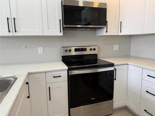2 587 Tremblay Street, Winnipeg, MB - Indoor Photo Showing Kitchen