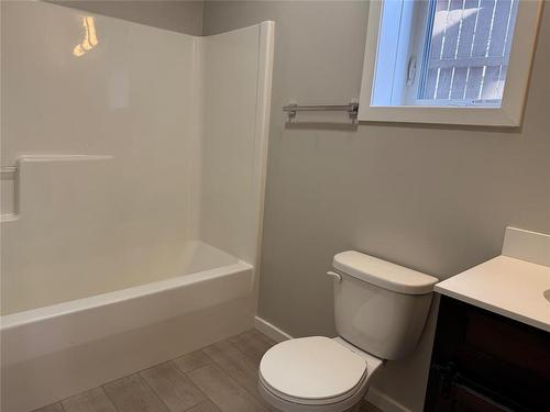 2 587 Tremblay Street, Winnipeg, MB - Indoor Photo Showing Bathroom