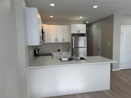 2 587 Tremblay Street, Winnipeg, MB - Indoor Photo Showing Kitchen