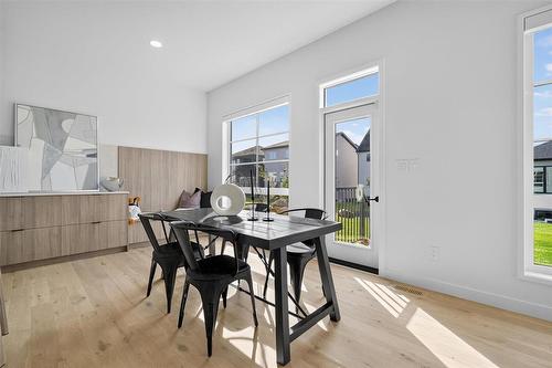 102 Butterfly Way, Winnipeg, MB - Indoor Photo Showing Dining Room