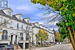 20 - 38 HUNT AVENUE  Richmond Hill, ON L4C 0J7