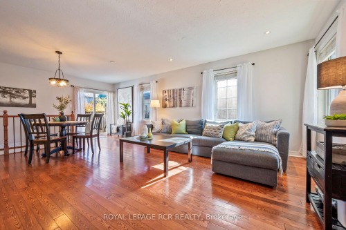 121 Fleming Way, Shelburne, ON - Indoor Photo Showing Living Room