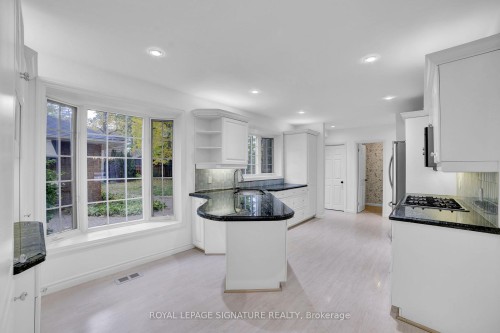 312 Dalewood Drive, Oakville, ON - Indoor Photo Showing Kitchen