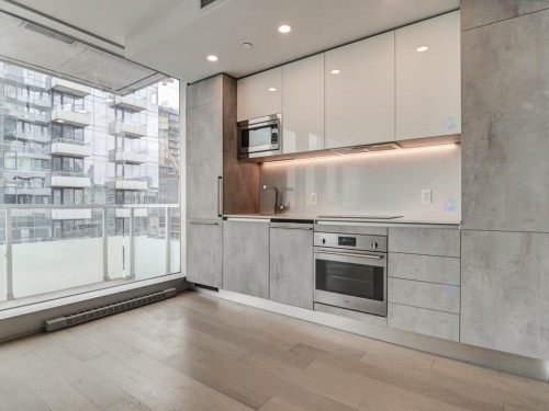 Salon - 1614-1400 Boul. René-Lévesque O., Montréal (Ville-Marie), QC - Indoor