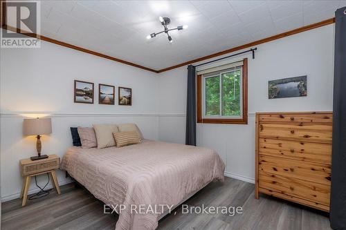1867 Fraserburg Road, Bracebridge, ON - Indoor Photo Showing Bedroom