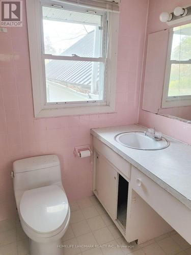 4209 Bath Road, Kingston, ON - Indoor Photo Showing Bathroom