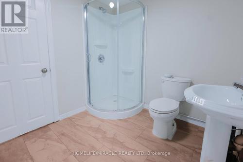 1728 Mckeown Avenue, North Bay, ON - Indoor Photo Showing Bathroom