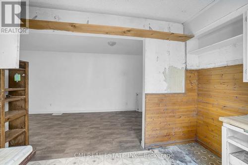 135 Madison Avenue S, Kitchener, ON - Indoor