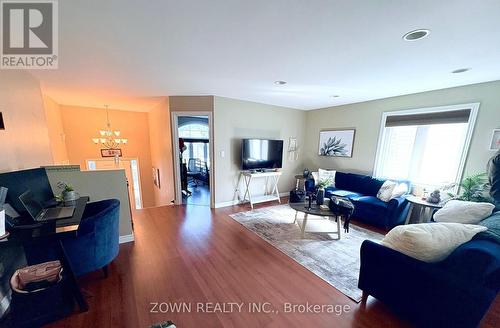 1143 Frederica Avenue, Windsor, ON - Indoor Photo Showing Living Room