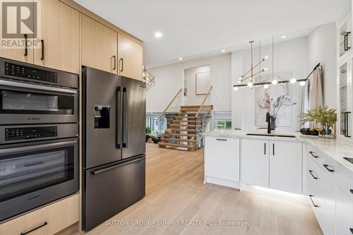 1688 Missenden Crescent, Mississauga, ON - Indoor Photo Showing Kitchen
