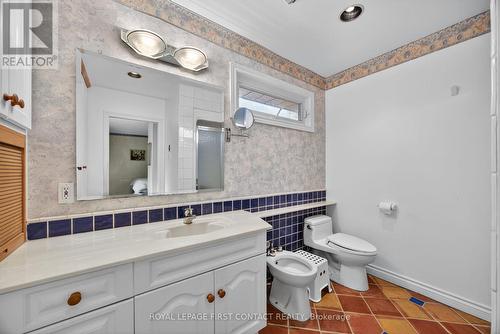 7 Maplecrest Road, Springwater, ON - Indoor Photo Showing Bathroom