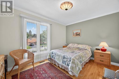 7 Maplecrest Road, Springwater, ON - Indoor Photo Showing Bedroom