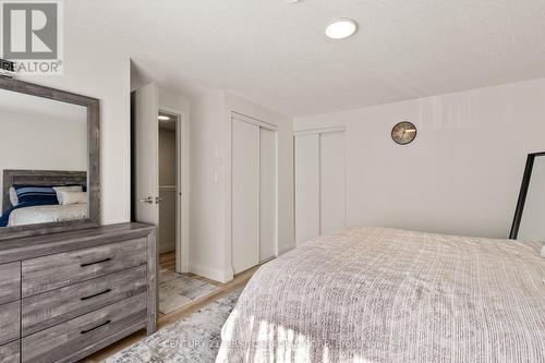 53 - 355 Sandringham Crescent, London South (South R), ON - Indoor Photo Showing Bedroom