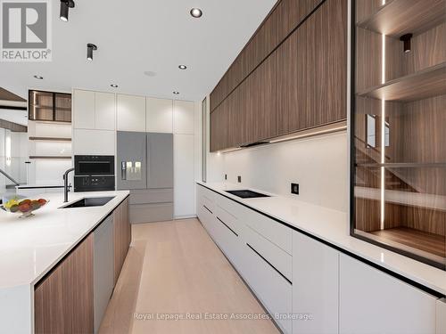 953 Halliday Avenue, Mississauga, ON - Indoor Photo Showing Kitchen