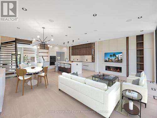 953 Halliday Avenue, Mississauga, ON - Indoor Photo Showing Living Room